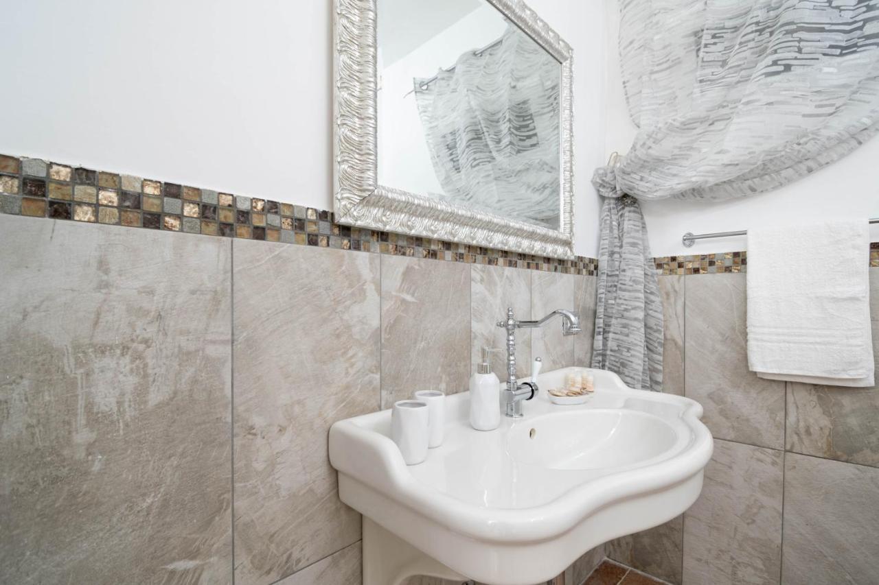 Luxury Villa Arianna Tarano Exterior photo